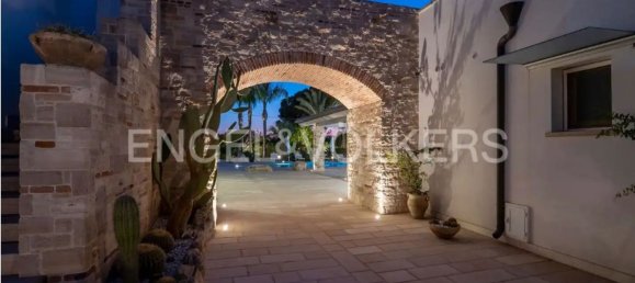 10 rooms Villa in Carmiano, Italy No. 104713 5