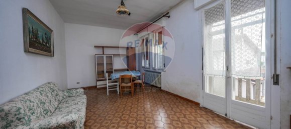15 rooms Apartment in Jolanda di Savoia, Italy No. 18424 16