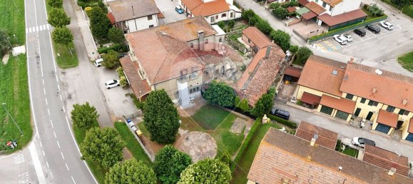 15 rooms Apartment in Jolanda di Savoia, Italy No. 18424 23