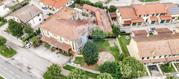 15 rooms Apartment in Jolanda di Savoia, Italy No. 18424 3