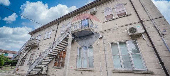 15 rooms Apartment in Jolanda di Savoia, Italy No. 18424 13