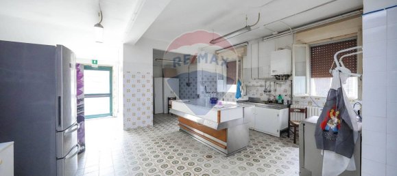 15 rooms Apartment in Jolanda di Savoia, Italy No. 18424 8