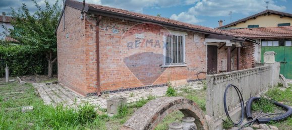 15 rooms Apartment in Jolanda di Savoia, Italy No. 18424 19