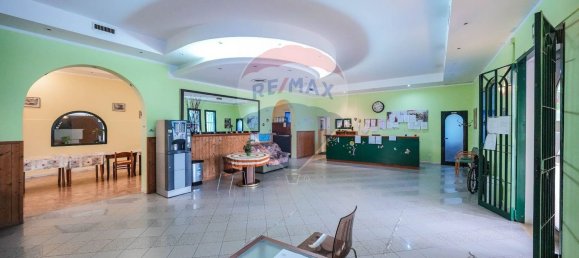 15 rooms Apartment in Jolanda di Savoia, Italy No. 18424 6