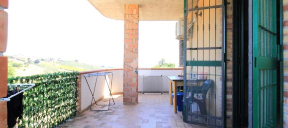 Квартира с 2 спальнями в Купелло, Италия № 297344 12