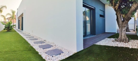 3 Schlafzimmer Haus in Corroios, Portugal, Nr. 111411 4