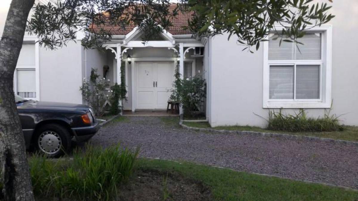 2 bedrooms House in Tigre, Argentina No. 75592