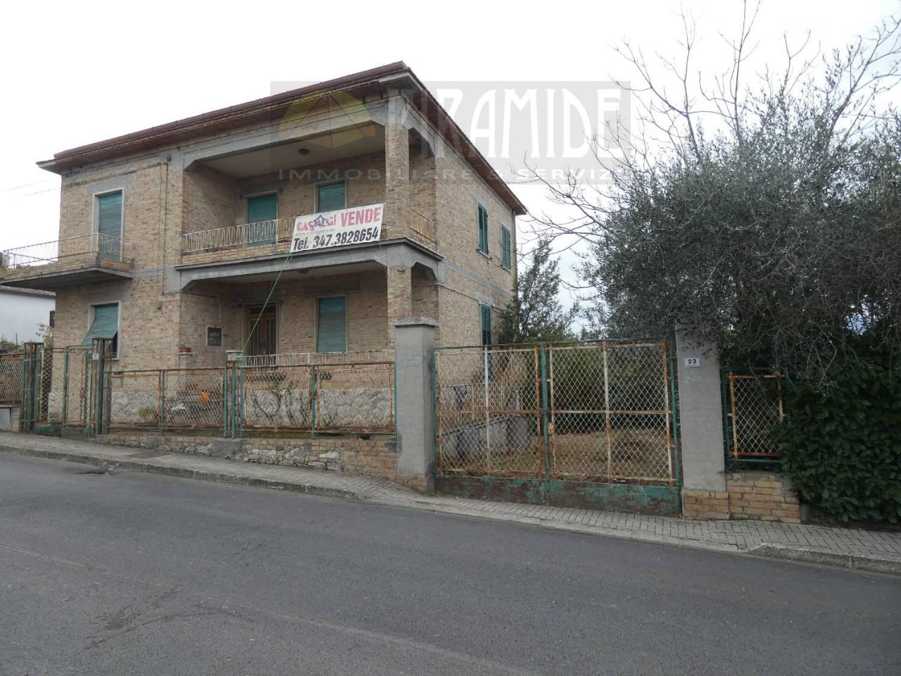 8 rooms Villa in Sant'Omero, Italy No. 24374