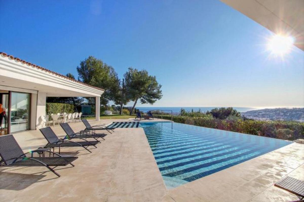 4 bedrooms Villa in Nice, France No. 2805