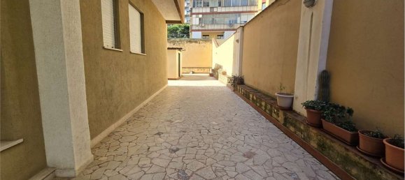 2-salle Appartement à Palermo, Italy No. 46078 30