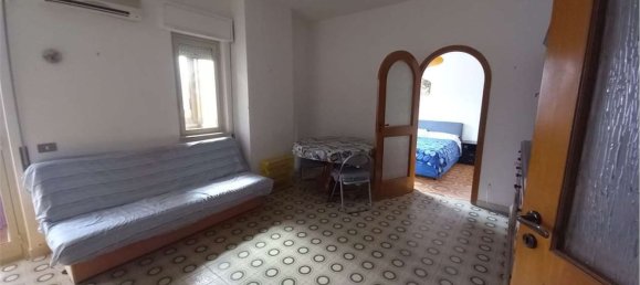 2-salle Appartement à Palermo, Italy No. 46078 12