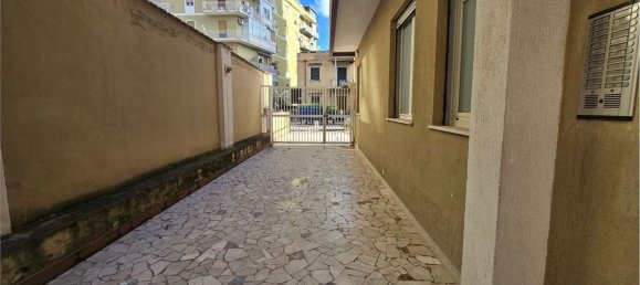 2-salle Appartement à Palermo, Italy No. 46078 32