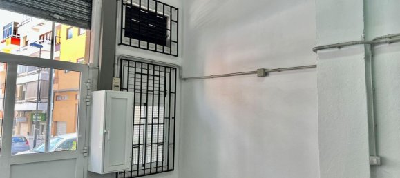 394m² Commercial property in Santa Cruz de Tenerife, Spain No. 61380 35