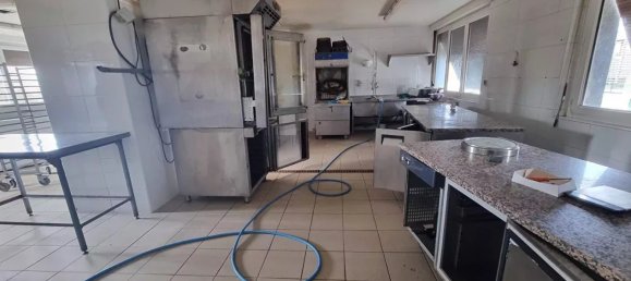 Edifício de 9 divisões em Chalette-sur-Loing, France N.º 72434 4