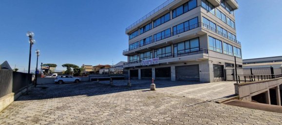 6 rooms Building in Pomezia, Italy No. 62466 5