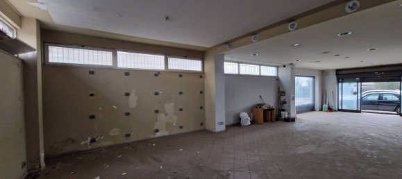 6 rooms Building in Pomezia, Italy No. 62466 8