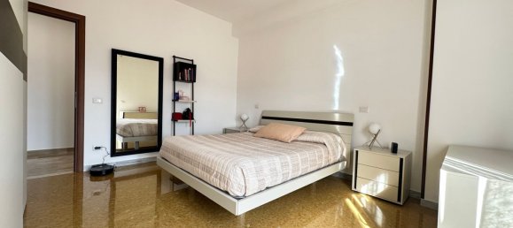 Квартира с 4 комнатами в Фьюджи, Италия № 213250 10