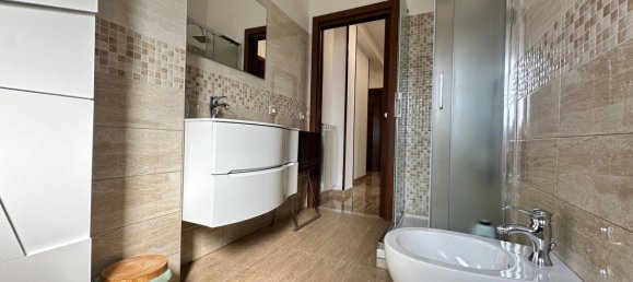 Квартира с 4 комнатами в Фьюджи, Италия № 213250 13