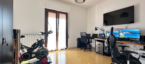 Квартира с 4 комнатами в Фьюджи, Италия № 213250 14