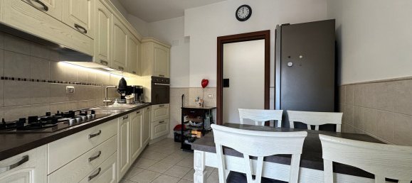 Квартира с 4 комнатами в Фьюджи, Италия № 213250 5