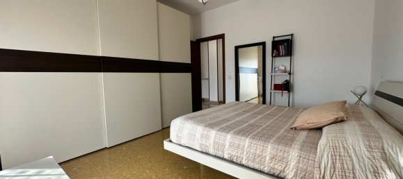 Квартира с 4 комнатами в Фьюджи, Италия № 213250 9