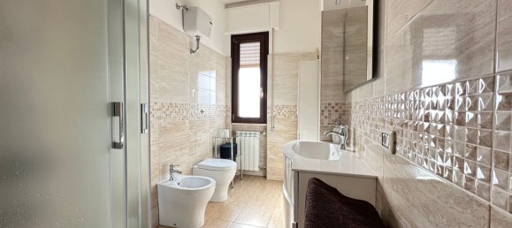 Квартира с 4 комнатами в Фьюджи, Италия № 213250 12