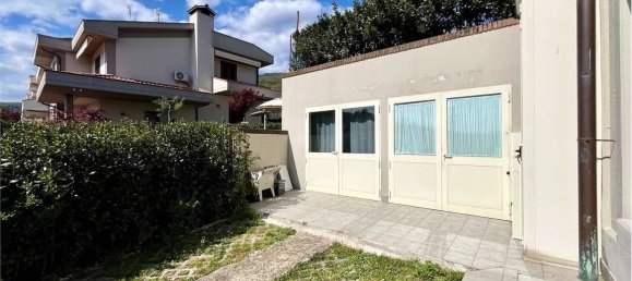 2-salle Appartement à Montale, Italy No. 285472 2