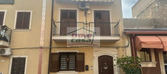 Дом с 4 спальнями в Сиракузы, Италия № 341093 2