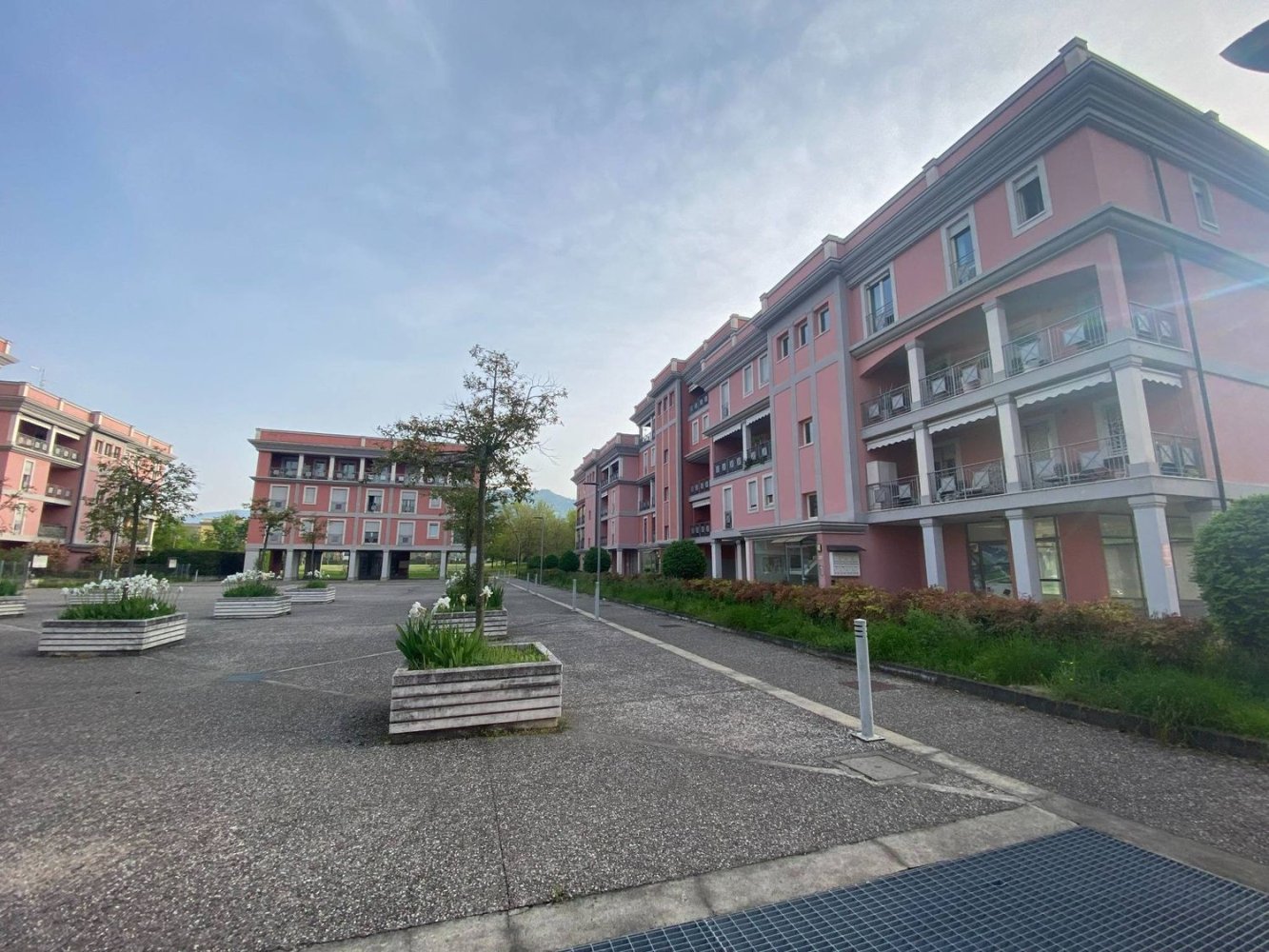 126m² Office in Brescia, Italy No. 391842