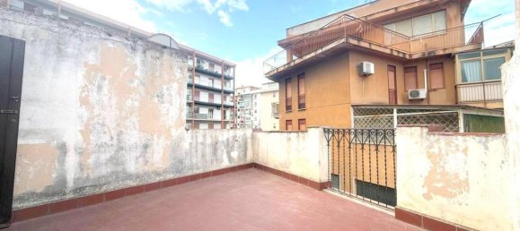 3 rooms Apartment in Palermo, Italy No. 129919 2