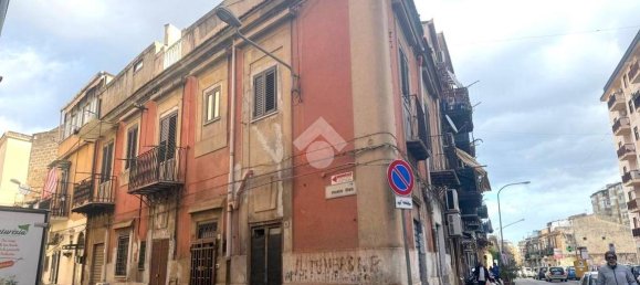 3 rooms Apartment in Palermo, Italy No. 129919 12