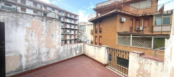 3 rooms Apartment in Palermo, Italy No. 129919 3