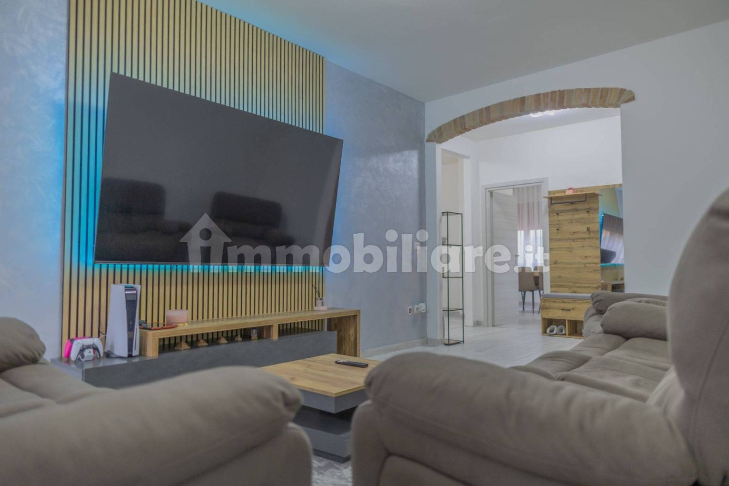 Apartamento de 3 dormitorios en Tolentino, Italy No. 250890