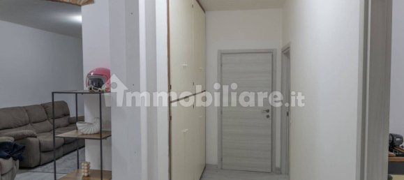 Apartamento de 3 dormitorios en Tolentino, Italy No. 250890 14