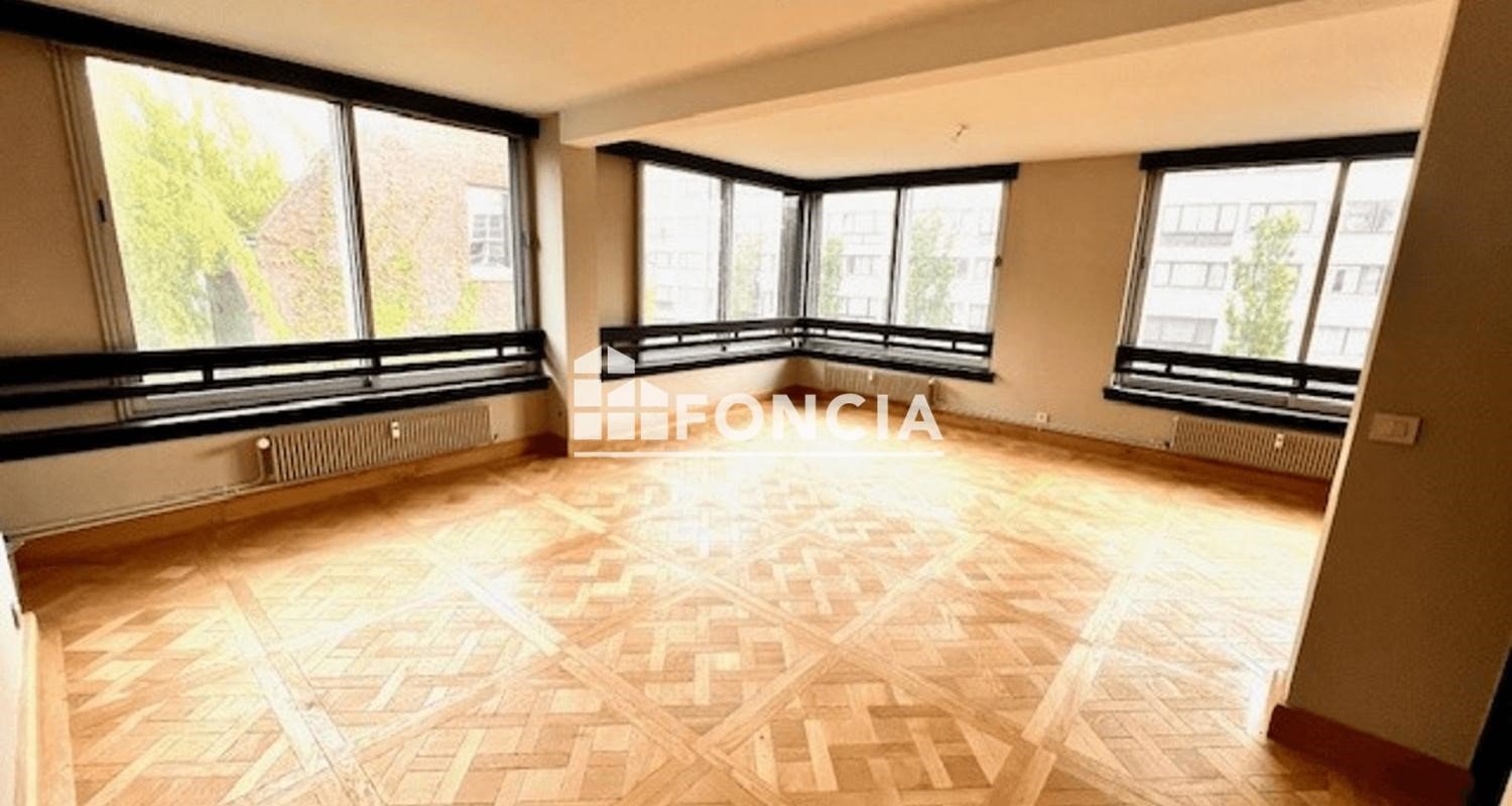 2 bedrooms Apartment in Valenciennes, France No. 66030