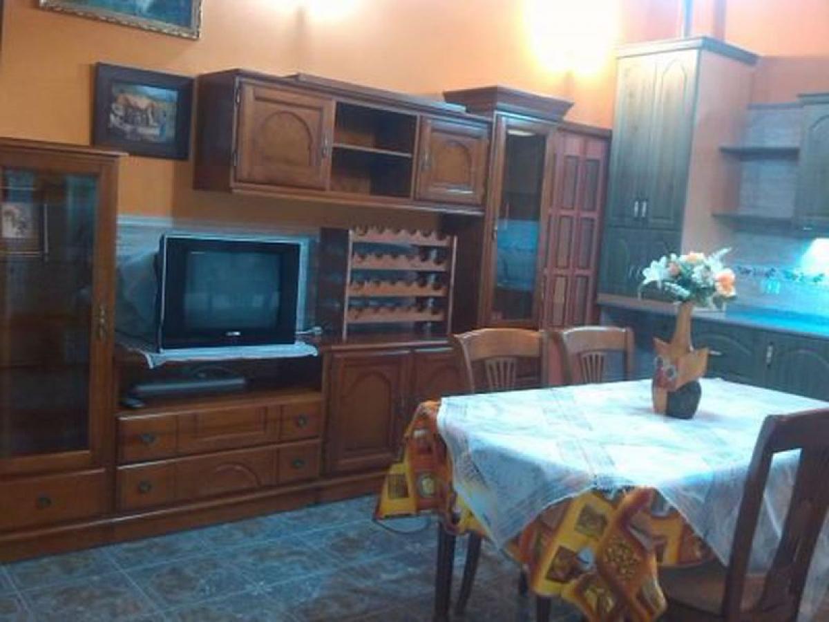 Casa de 2 dormitorios en Buenos Aires, Argentina No. 5588