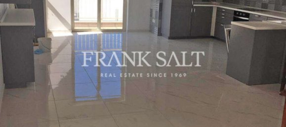 3 bedrooms Penthouse in San Gwann, Malta No. 4287 6