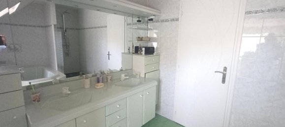 5 bedrooms House in Martin-Eglise, France No. 356515 18