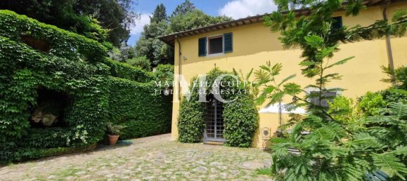 3 bedrooms Villa in Florence, Italy No. 189709 2