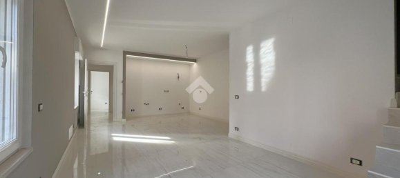 Дом с 5 комнатами в Верона, Италия № 160812 6