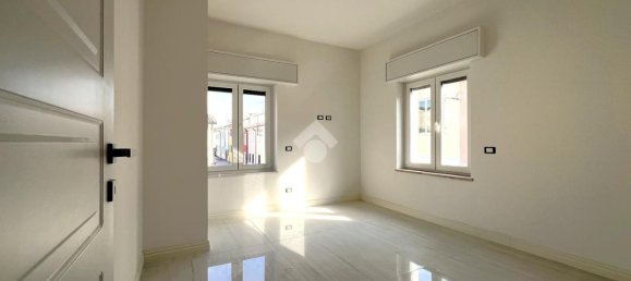 Дом с 5 комнатами в Верона, Италия № 160812 20