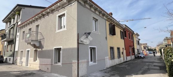 Дом с 5 комнатами в Верона, Италия № 160812 32