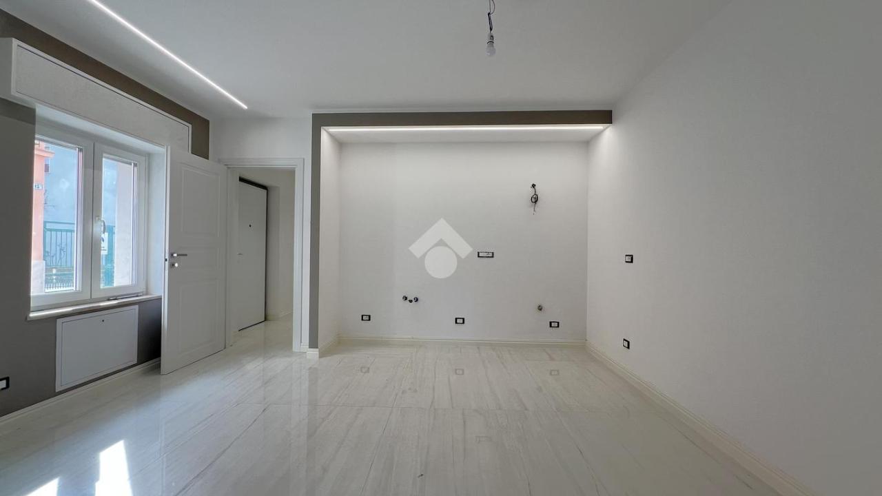 Дом с 5 комнатами в Верона, Италия № 160812