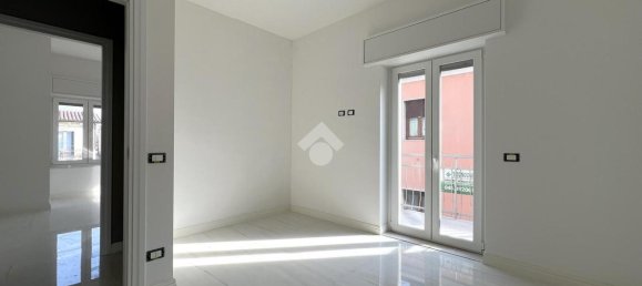 Дом с 5 комнатами в Верона, Италия № 160812 22