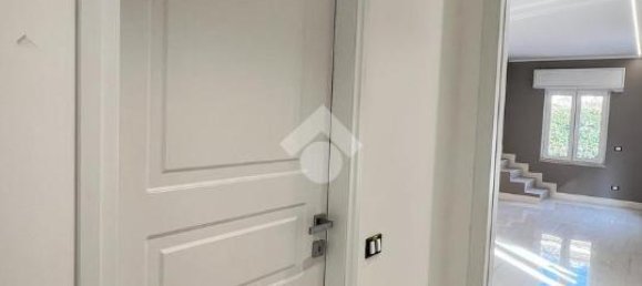 Дом с 5 комнатами в Верона, Италия № 160812 8