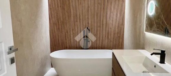 Дом с 5 комнатами в Верона, Италия № 160812 9