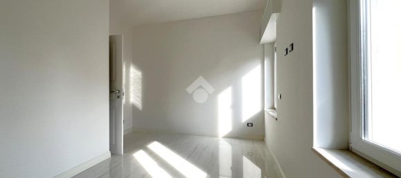 Дом с 5 комнатами в Верона, Италия № 160812 30