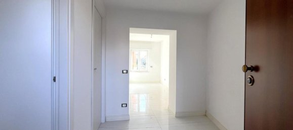 Дом с 5 комнатами в Верона, Италия № 160812 12