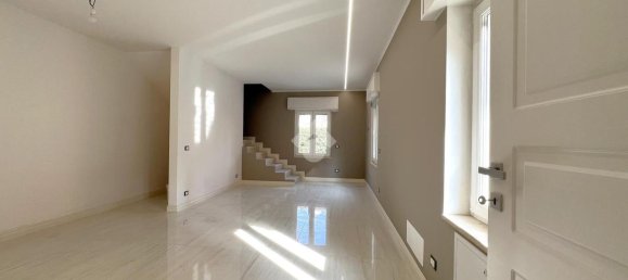 Дом с 5 комнатами в Верона, Италия № 160812 3