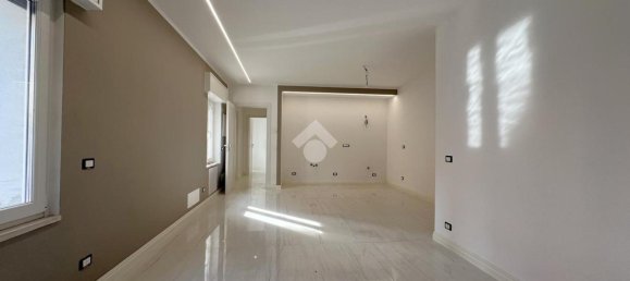 Дом с 5 комнатами в Верона, Италия № 160812 4